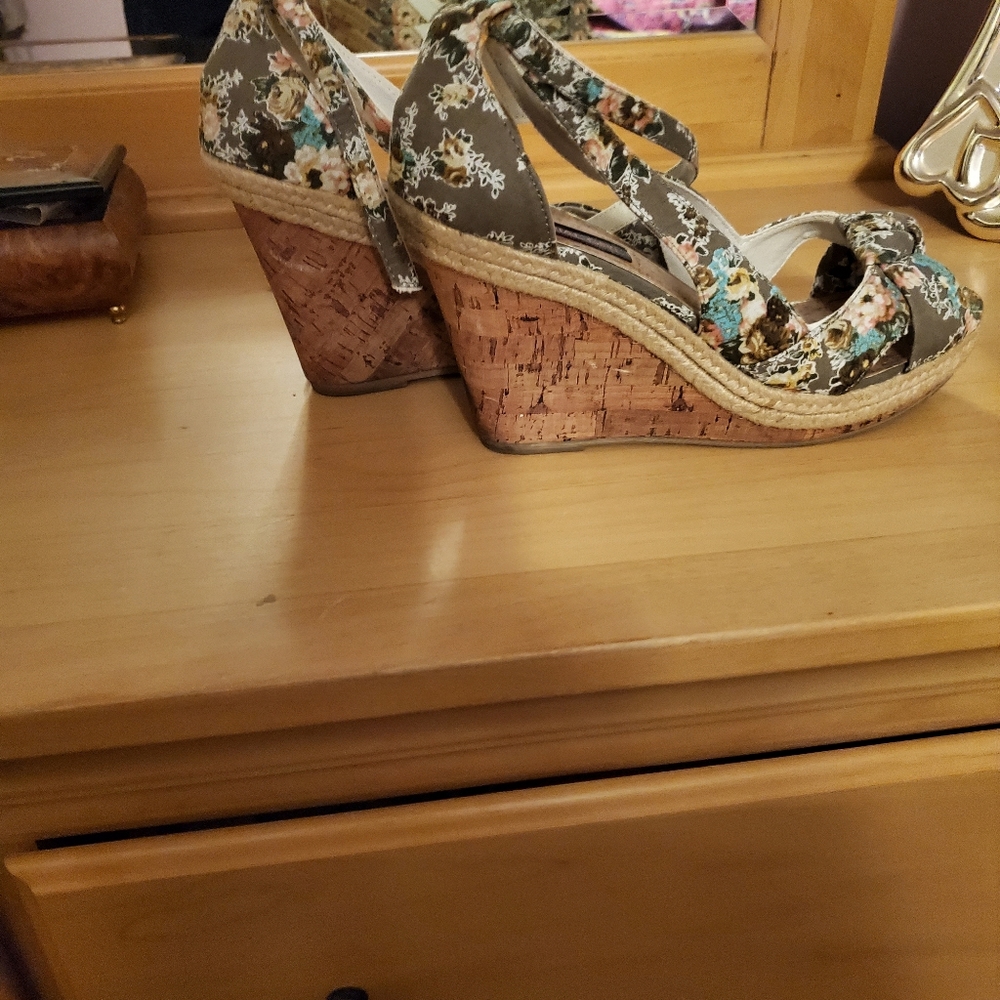 Shoes - Picture 2 of 2